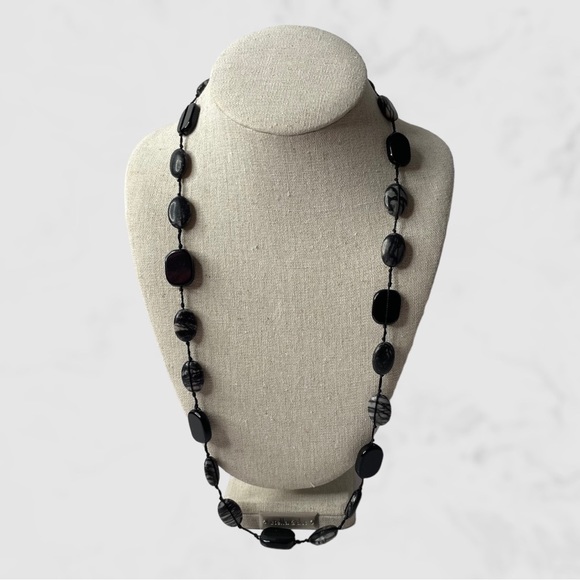 Necklace Individually Knotted Black Gray Lined Webbed Vein Smooth Stone Necklace - Picture 6 of 8